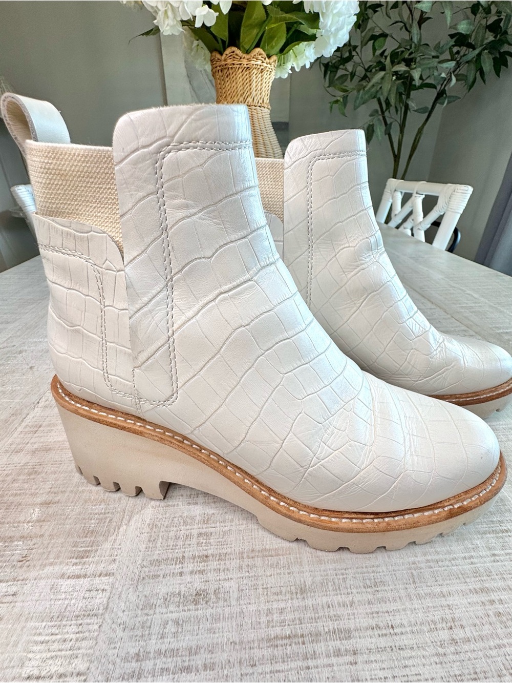 Dolce Vita Huey Lug Sole White Croc Embossed Leather Booties Size 7.5